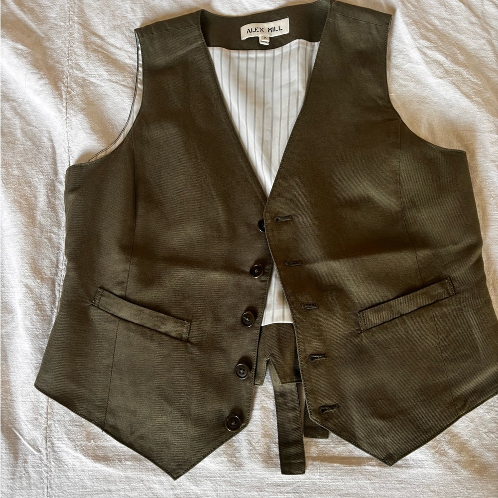 Alex Mill Twill women’s vest. Olive green.